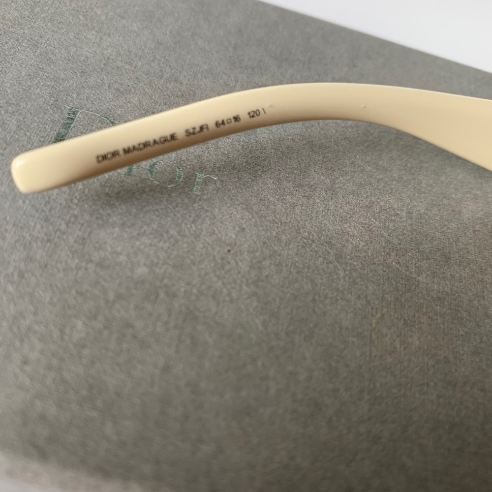 ❤️❤️SOLD❤️❤️Dior white madrague sunglass - Picture 4 of 5